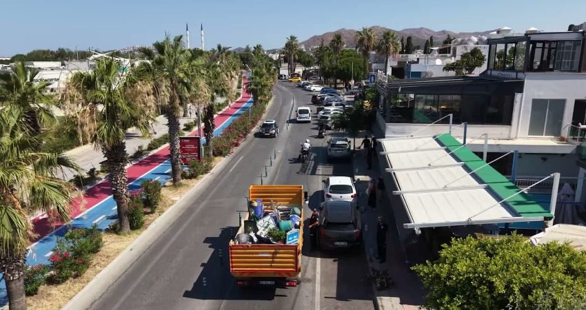 Bodrum Belediyesi ile İlçe Emniyet Müdürlüğü'nün kamuya açık alanlardaki işgalleri