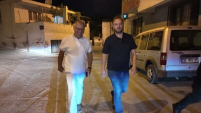 Bornova Belediye Başkanı Ömer Eşki, Çamdibi Yıldırım Beyazıt Mahallesi’nde kilit