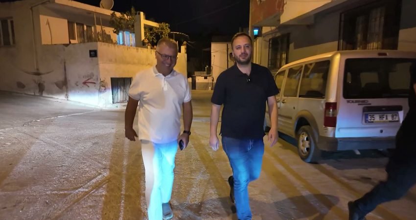 Bornova Belediye Başkanı Ömer Eşki, Çamdibi Yıldırım Beyazıt Mahallesi’nde kilit