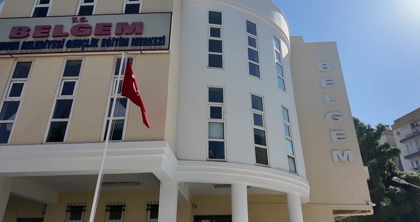 Bornova Belediyesi Gençlik Eğitim Merkezi (BELGEM), sunduğu ücretsiz eğitim desteğiyle