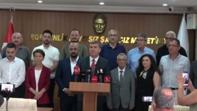 Burdur Belediye Başkanı Ali Orkun Ercengiz, 15 belediye meclis üyesiyle