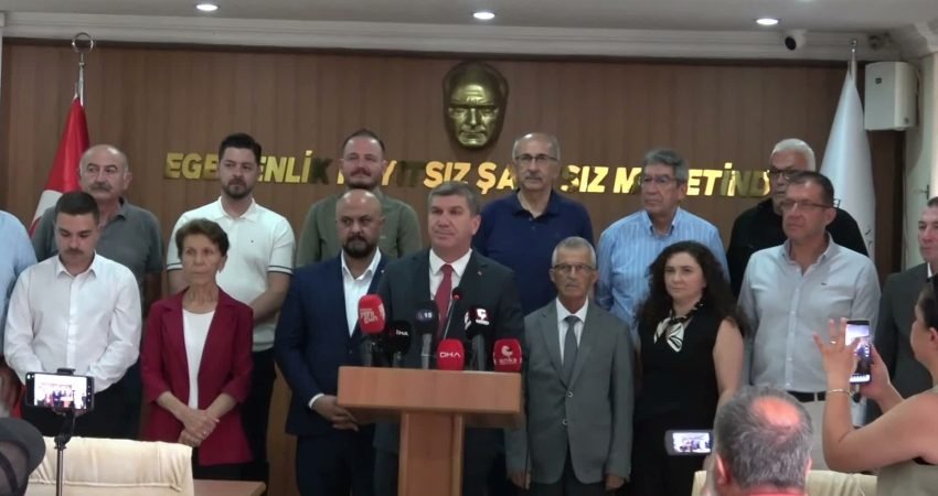 Burdur Belediye Başkanı Ali Orkun Ercengiz, 15 belediye meclis üyesiyle