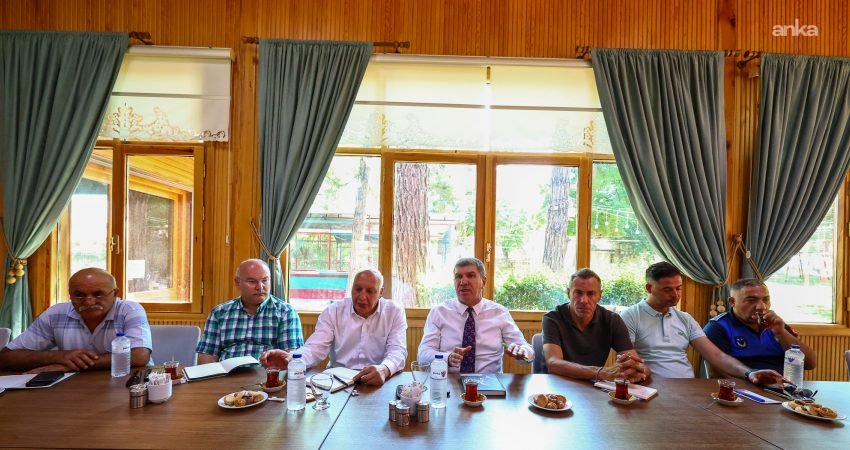 Burdur Belediye Başkanı Ali Orkun Ercengiz, kentteki 35 mahallenin muhtarıyla
