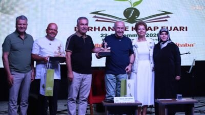 Burhaniye Belediyesi'nin bu yıl 7'ncisini düzenlediği Burhaniye Kitap Fuarı; söyleşi,