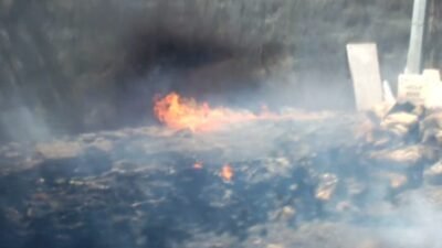 Balıkesir’in Burhaniye ilçesinde, Çanakkale-İzmir Karayolu kenarındaki otlukta çıkan yangının polis