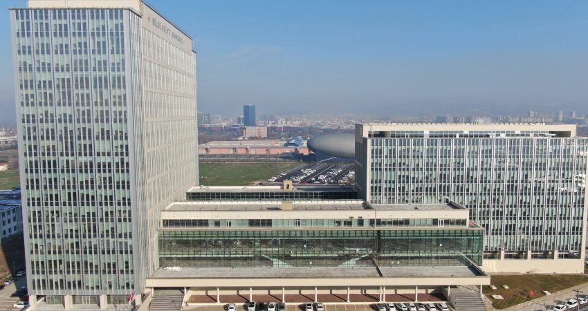 Görevden uzaklaştırılan Bursa Büyükşehir Belediye Başkanı Mustafa Bozbey'in de aralarında
