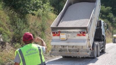 Bursa Büyükşehir Belediyesi, Orhaneli Göktepe Mahallesi'nde ulaşım altyapısını güçlendirmek amacıyla
