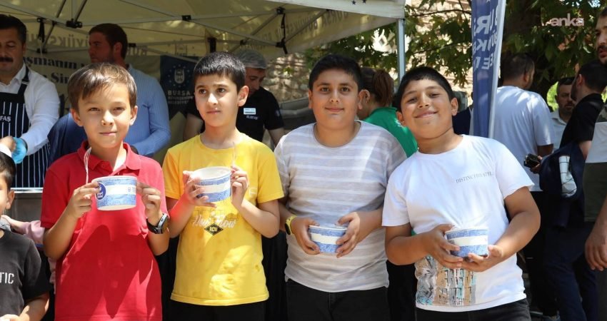Bursa Büyükşehir Belediyesi’nin Muharrem ayı dolayısıyla düzenlediği aşure ikramlarının son