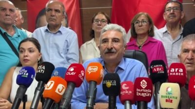 Bursa’da 17 ilçe yönetimi CHP’den istifa ederek YENİ Parti’ye geçti.