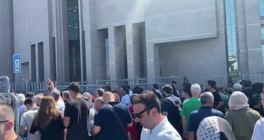 Türkiye'nin en büyük adliyelerinden Çağlayan'daki İstanbul Adliyesi'nde son aylarda bariyerli,
