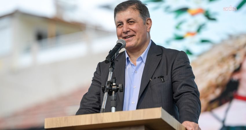 CHP'den bir süre önce istifa eden İzmir Büyükşehir Belediye Başkanı