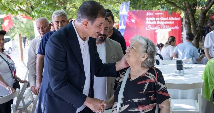 İzmir Büyükşehir Belediye Başkanı Cemil Tugay, İzmir Büyükşehir Belediyesi'nin düzenlediği