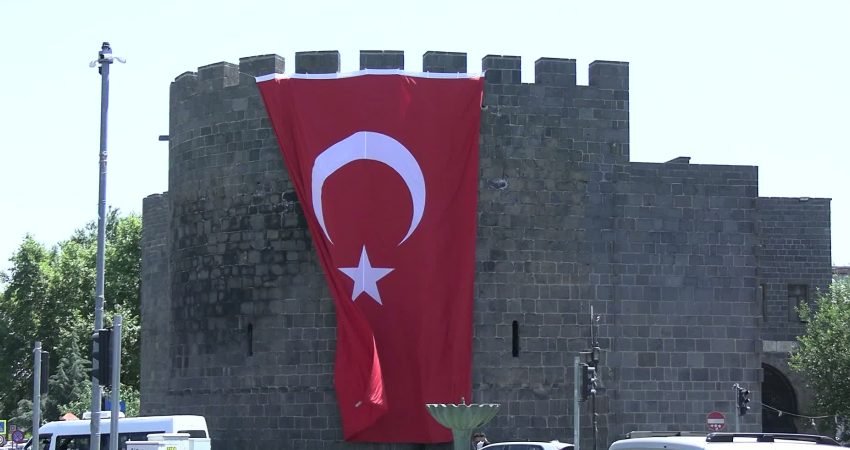 CHP Diyarbakır Milletvekili Sezgin Tanrıkulu, "Çerçeve Yasa'nın TBMM’nin tatile girmeden