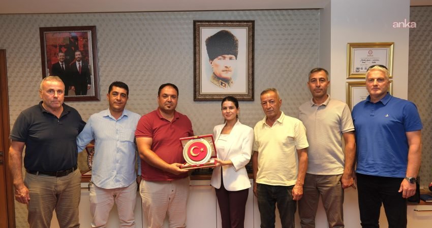 Ceyhan Belediye Başkan Vekili Sevil Aydar Yıldız, kırsal mahalle muhtarlarıyla bir