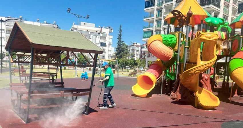 Ceyhan Belediyesi, vatandaşların ortak kullanım alanlarını daha temiz, sağlıklı ve