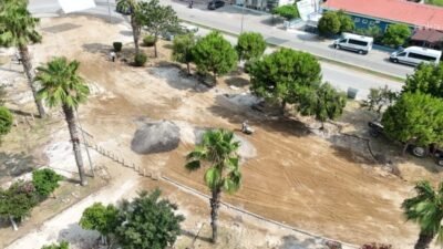 Ceyhan Belediyesi Park ve Bahçeler Müdürlüğü ekipleri, Cumhuriyet Mahallesi'nde bulunan