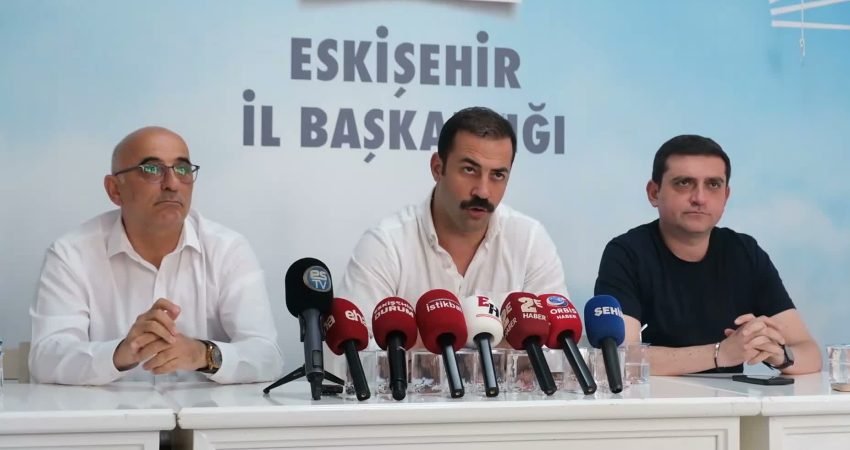 CHP Eskişehir İl Başkanlığı'ndan alınan Talat Yalaz ve CHP Odunpazarı
