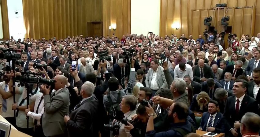 CHP Grup Başkanı Özgür Özel, grup toplantısı öncesinde "Her son bir