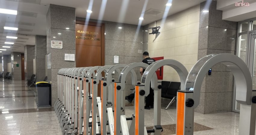 CHP’nin 38. Olağan İstanbul İl Kongresi’nde seçilen Özgür Çelik ve