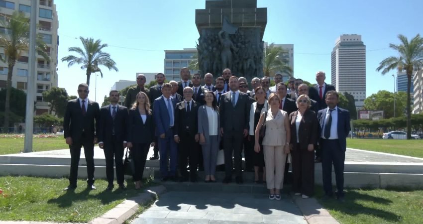 CHP İzmir İl Başkanı Utku Gümrükçü, MYK tarafından onaylanan yeni