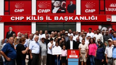 CHP Kilis İl Başkanı Mehmet Topalkara ve yönetimi, kadın ve