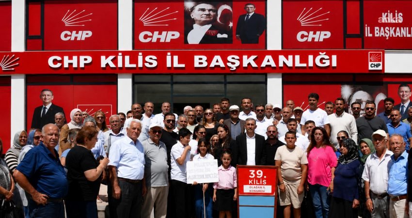 CHP Kilis İl Başkanı Mehmet Topalkara ve yönetimi, kadın ve