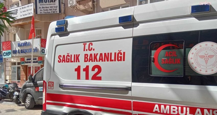 Manisa'da CHP İl Başkanlığı binasında iki kişi arasında çıkan kavga