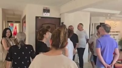 CHP Nazilli İlçe Başkanlığı görevinden alınmasının ardından parti binasında nöbete