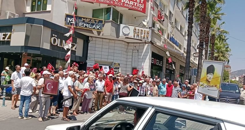 Muğla'nın Ortaca ilçesi CHP Ortaca İlçe Örgütü partiden toplu istifa