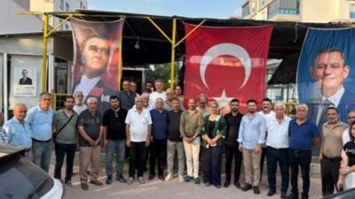 CHP Osmaniye Merkez İlçe Yönetimi üyeleri görevlerinden istifa ettiklerini açıkladı.