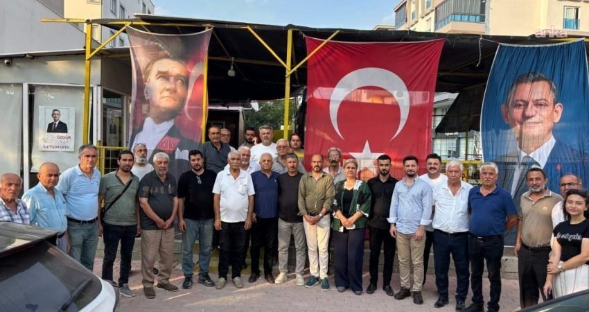 CHP Osmaniye Merkez İlçe Yönetimi üyeleri görevlerinden istifa ettiklerini açıkladı.