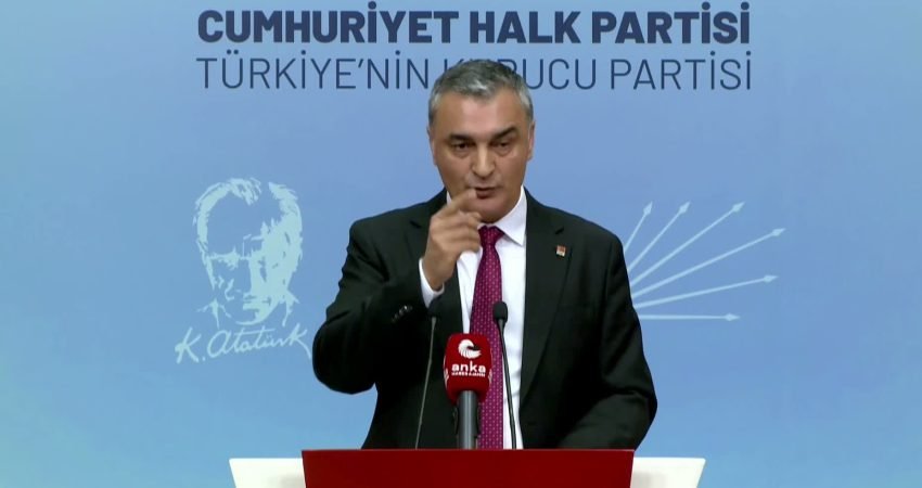 CHP Sözcüsü Müslim Sarı, CHP Genel Başkanı Kemal Kılıçdaroğlu'nun ofisinin