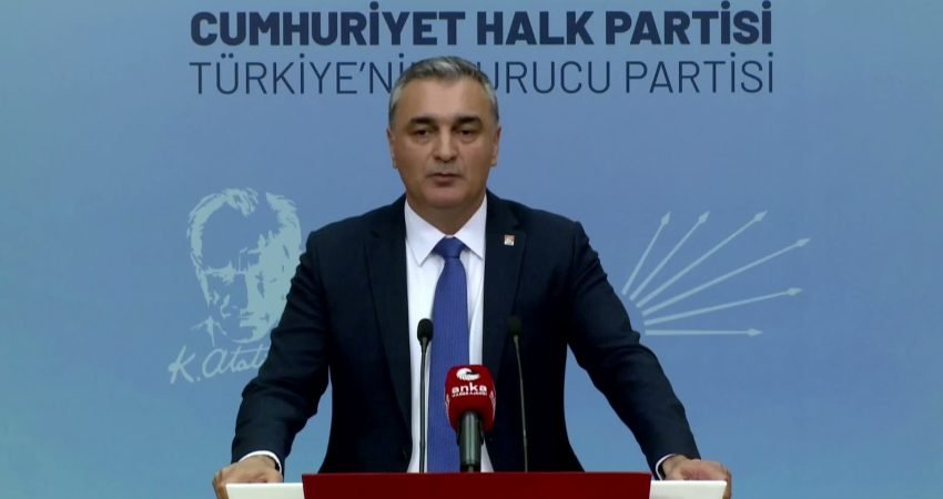 CHP Sözcüsü Müslim Sarı, CHP Grup Başkanı Özgür Özel'in dün