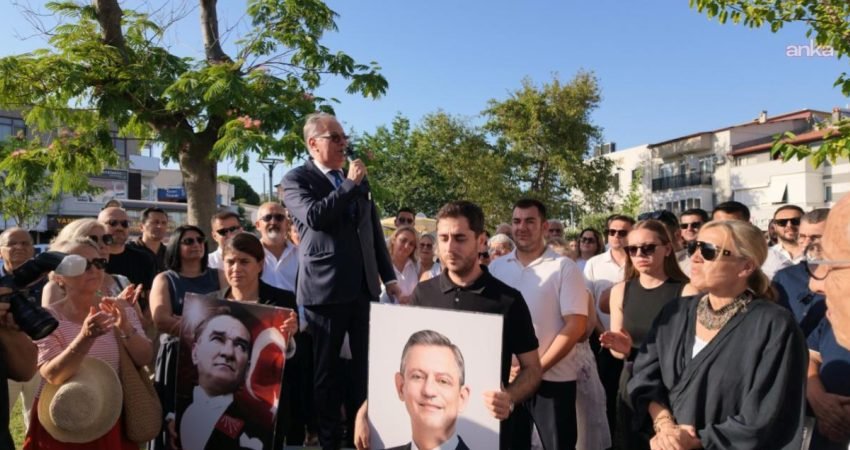 CHP Urla İlçe Başkanı Ahmet Bahri Yalaz, ilçe yönetimi, kadın