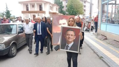 Samsun'un Vezirköprü ilçesinde CHP İlçe Teşkilatı'ndan ayrılan partililer, Özgür Özel