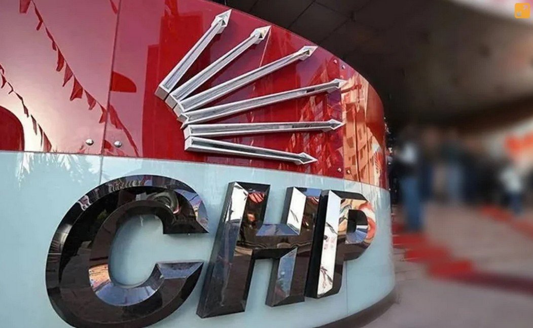 Cumhuriyet Halk Partisi’nde (CHP) siyasi kriz sürerken İstanbul ve Ankara
