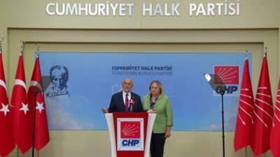 CHP Kadın Kolları Genel Başkanı Ayten Gülsever ve Genel Başkan