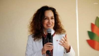 CHP'li Karşıyaka Belediye Başkanı Yıldız Ünsal, belediye meclis üyeleriyle yapılan