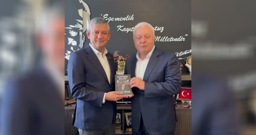 CHP İzmir Milletvekili Tuncay Özkan, yeni kitabı "FETÖ'nün Belleği"ni CHP