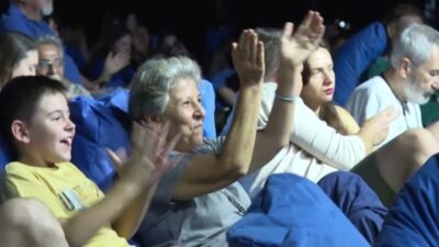İzmir Büyükşehir Belediyesi'nin geleneksel Çim Konserleri, Tarihi Havagazı Fabrikası'nda İzmirlileri