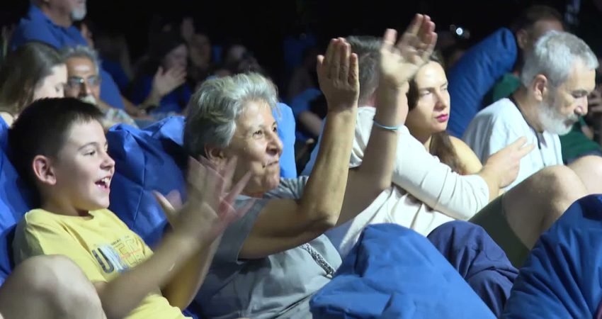 İzmir Büyükşehir Belediyesi'nin geleneksel Çim Konserleri, Tarihi Havagazı Fabrikası'nda İzmirlileri