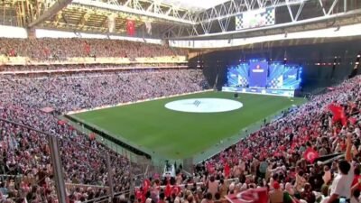 Cumhurbaşkanı Recep Tayyip Erdoğan, TÜGVA Yaz Okulları Finali’nde yaptığı konuşmada, "Çalışkanlığıyla,