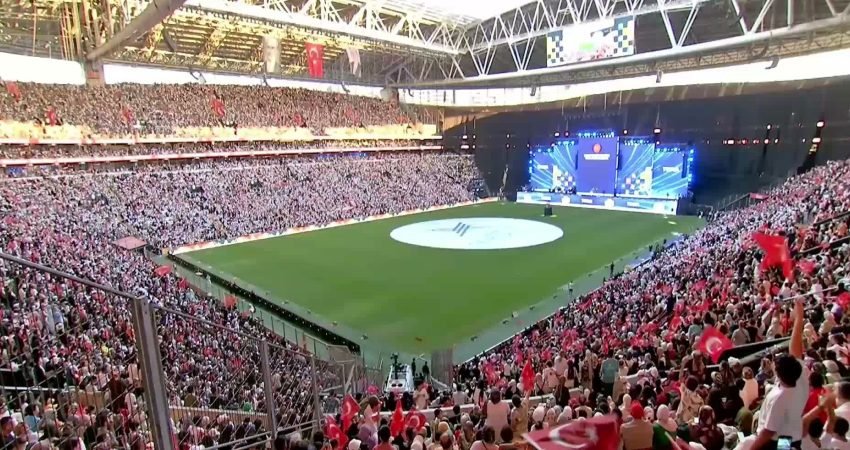 Cumhurbaşkanı Recep Tayyip Erdoğan, TÜGVA Yaz Okulları Finali’nde yaptığı konuşmada, "Çalışkanlığıyla,