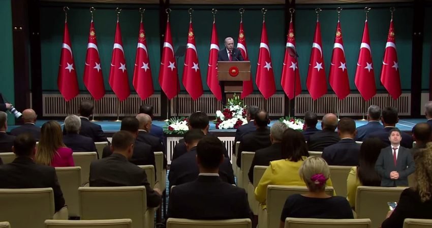 Cumhurbaşkanı Recep Tayyip Erdoğan, Kabine Toplantısı'ndan sonra yaptığı açıklamada, "Önümüzdeki