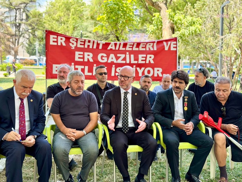 CHP Balıkesir Milletvekili Serkan Sarı ve Tokat Milletvekili Kadim Durmaz,