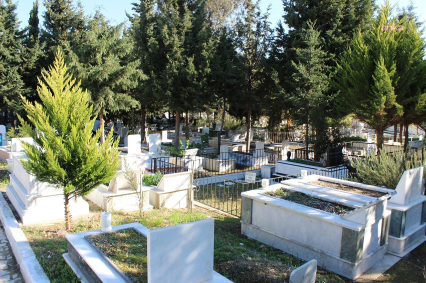 İzmir’de mezarlıklarda Türkiye’ye örnek olacak model İzmir Büyükşehir Belediyesi, mezarlıklarda düzeni sağlamak ve vatandaşın güvenilir hizmete