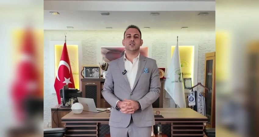 Defne Belediye Başkanı Halil İbrahim Özgün, CHP’den istifa ettiğini ve
