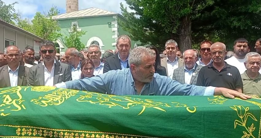 DEM Parti Eş Genel Başkanı Tuncer Bakırhan, memleketi Kars'ta, hayatını