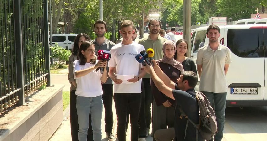 DEM Parti Gençlik Meclisi üyeleri, terör örgütü PKK lideri Abdullah