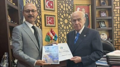 MHP Genel Başkanı Devlet Bahçeli, UAESEB Genel Başkanı Talip Geylan'ı makamında kabul